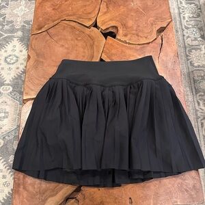 ALO Yoga Black Pleated Mini Tennis Skirt